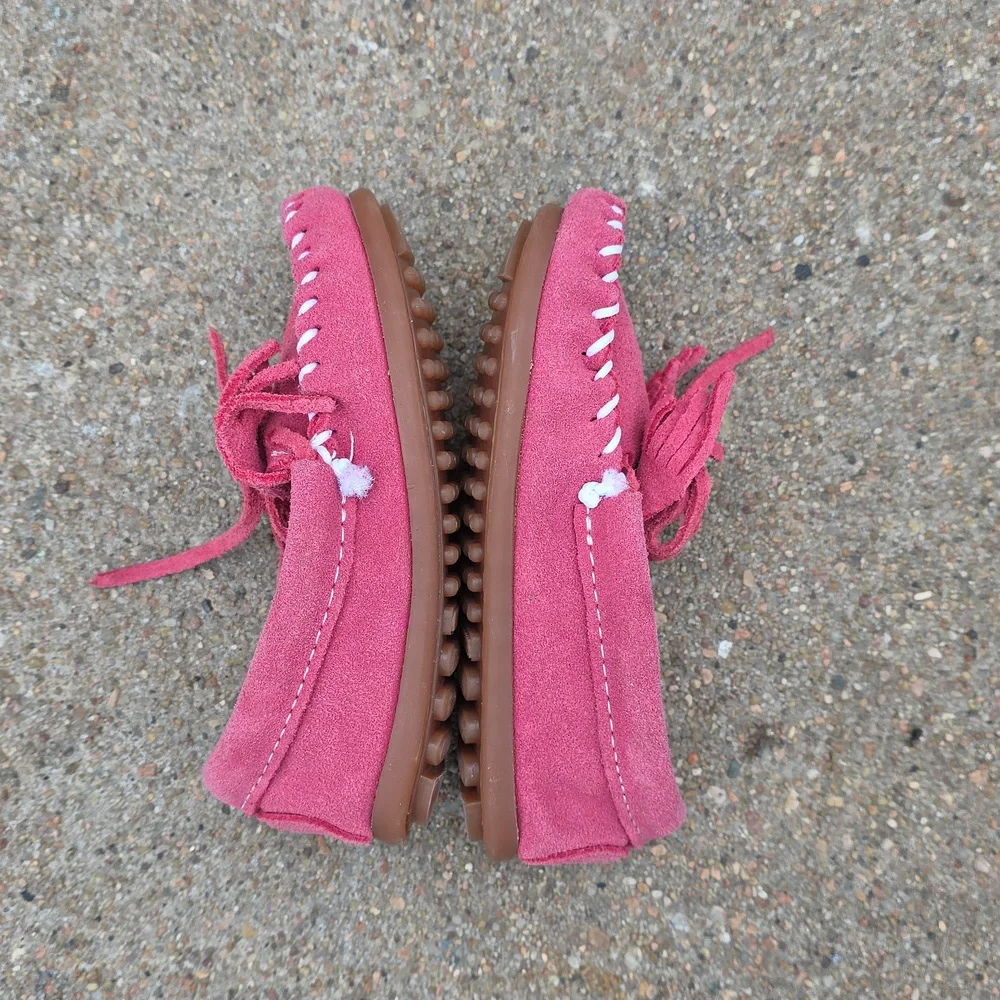 Minnetonka Kilty Bright Pink Suede Leather Moccasins Size 9